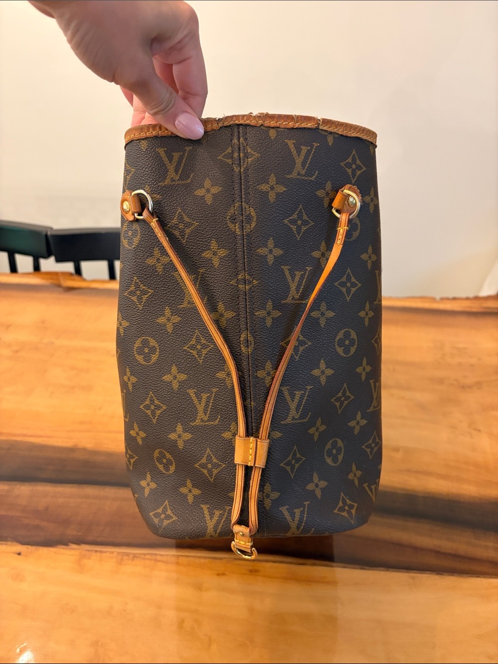Authentic Louis Vuitton Neverfull - Picture 4 of 17